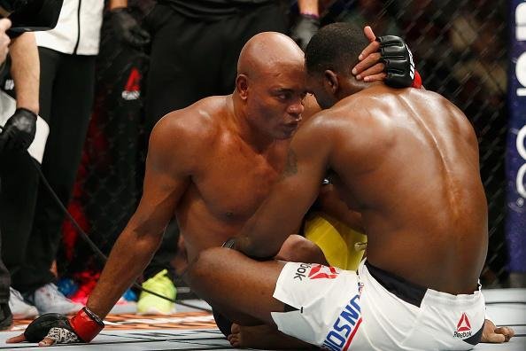 Anderson Silva vence Derek Brunson na luta coprincipal do UFC 208, por deciso unnime dos juzes, e volta a vencer depois de mais de quatro anos 