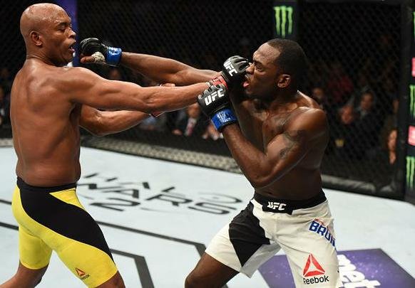 Anderson Silva vence Derek Brunson na luta coprincipal do UFC 208, por deciso unnime dos juzes, e volta a vencer depois de mais de quatro anos 