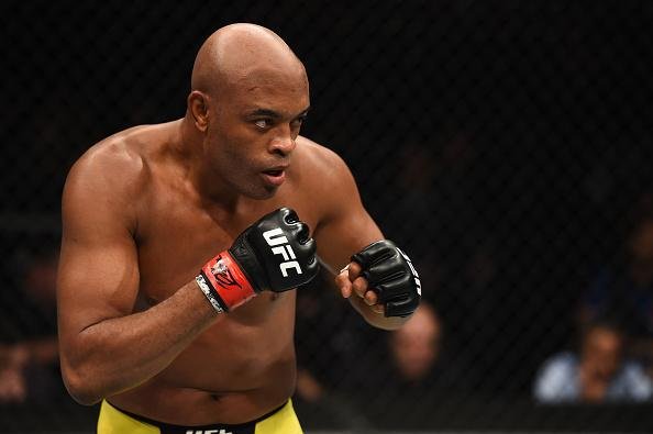 Anderson Silva vence Derek Brunson na luta coprincipal do UFC 208, por deciso unnime dos juzes, e volta a vencer depois de mais de quatro anos 