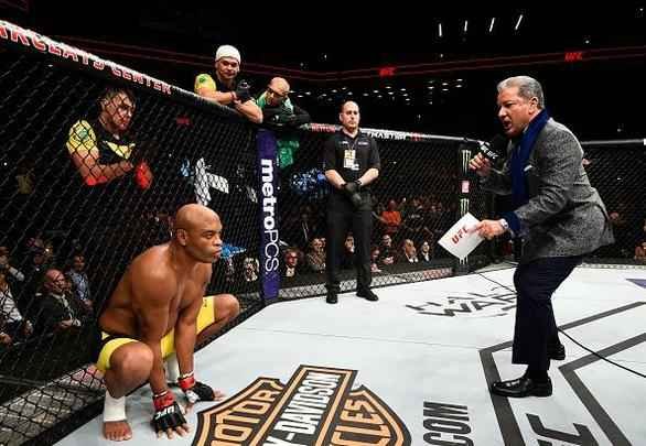 Anderson Silva vence Derek Brunson na luta coprincipal do UFC 208, por deciso unnime dos juzes, e volta a vencer depois de mais de quatro anos 