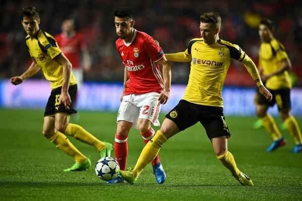 Grego Konstantinos Mitroglou marcou o gol da vitria do Benfica sobre o Borussia em Lisboa