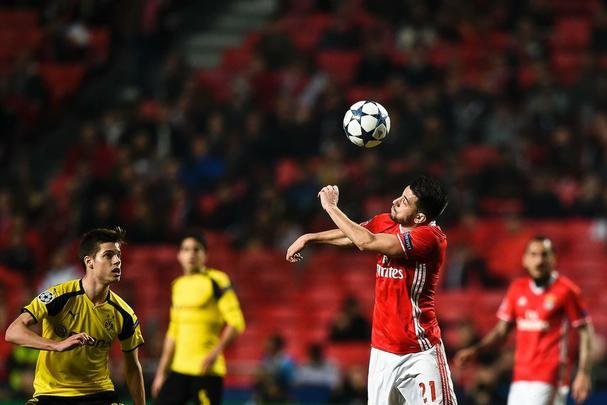 Grego Konstantinos Mitroglou marcou o gol da vitria do Benfica sobre o Borussia em Lisboa