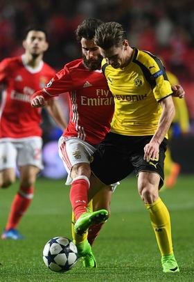 Grego Konstantinos Mitroglou marcou o gol da vitria do Benfica sobre o Borussia em Lisboa