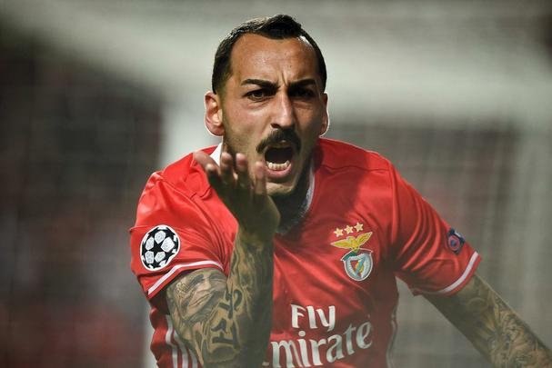 Grego Konstantinos Mitroglou marcou o gol da vitria do Benfica sobre o Borussia em Lisboa