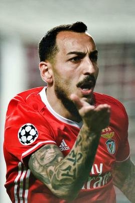 Grego Konstantinos Mitroglou marcou o gol da vitria do Benfica sobre o Borussia em Lisboa