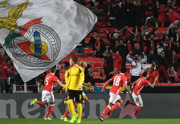 Grego Konstantinos Mitroglou marcou o gol da vitria do Benfica sobre o Borussia em Lisboa