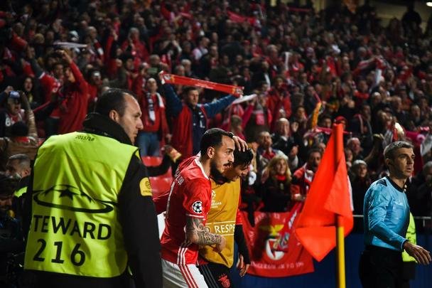 Grego Konstantinos Mitroglou marcou o gol da vitria do Benfica sobre o Borussia em Lisboa