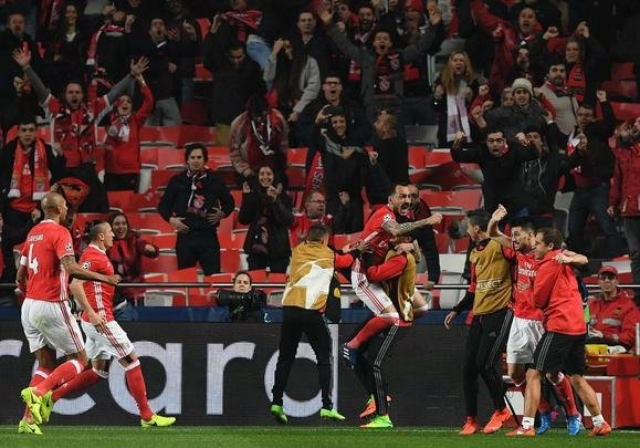Grego Konstantinos Mitroglou marcou o gol da vitria do Benfica sobre o Borussia em Lisboa