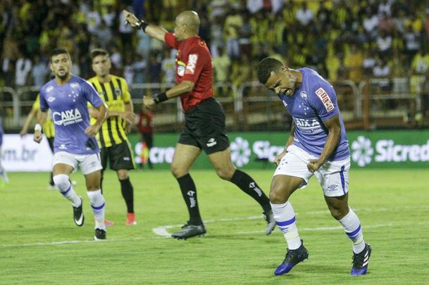 Imagens do jogo entre Volta Redonda e Cruzeiro, pela Copa do Brasil, no Estdio Raulino de Oliveira