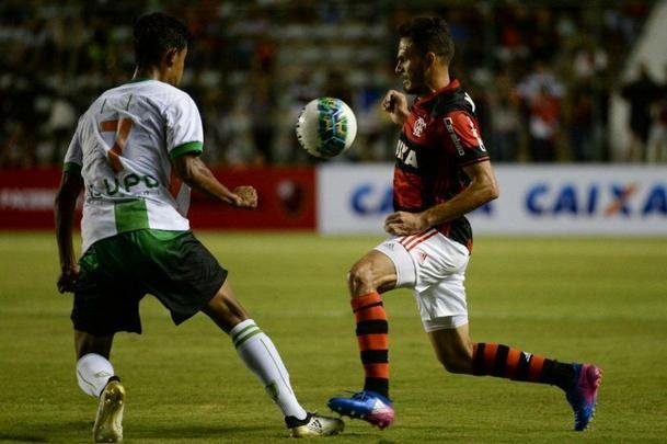 Flamengo e América jogaram no Bezerrão, no Distrito Federal, pela Primeira Liga