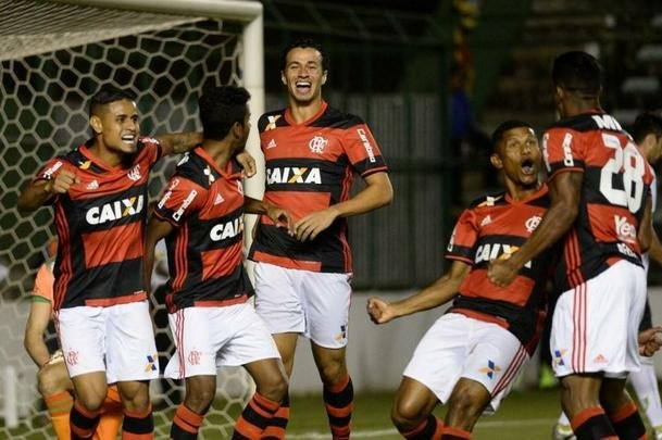 Flamengo e América jogaram no Bezerrão, no Distrito Federal, pela Primeira Liga