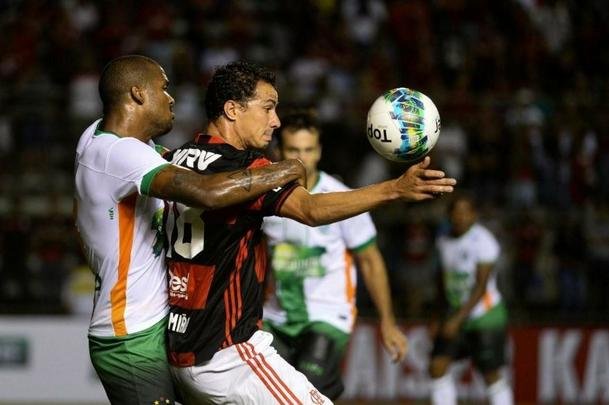 Flamengo e América jogaram no Bezerrão, no Distrito Federal, pela Primeira Liga