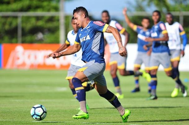 Imagens do ltimo treino do Cruzeiro antes do duelo contra o So Francisco-PA
