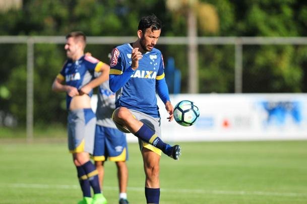 Imagens do ltimo treino do Cruzeiro antes do duelo contra o So Francisco-PA