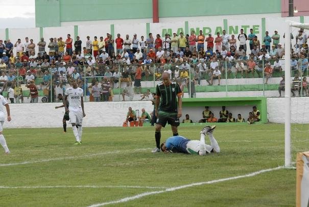 Imagens da partida entre Murici-AL e Amrica, em Alagoas, pela segunda fase da Copa do Brasil
