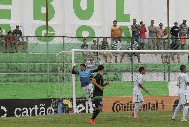 Imagens da partida entre Murici-AL e Amrica, em Alagoas, pela segunda fase da Copa do Brasil