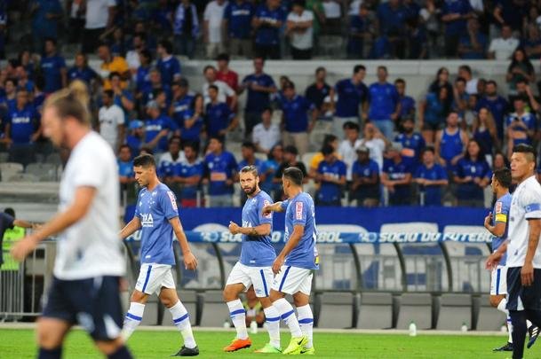 Imagens do jogo entre Cruzeiro e So Fransciso-PA, pela Copa do Brasil, no Mineiro
