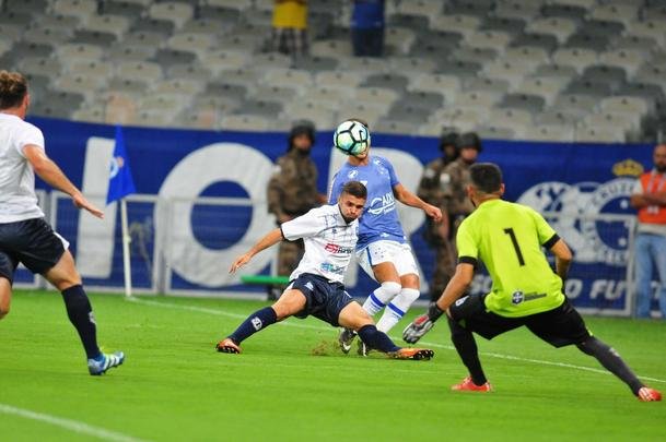 Imagens do jogo entre Cruzeiro e So Fransciso-PA, pela Copa do Brasil, no Mineiro