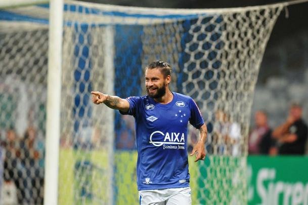 Imagens do jogo entre Cruzeiro e So Fransciso-PA, pela Copa do Brasil, no Mineiro