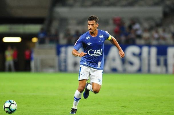 Imagens do jogo entre Cruzeiro e So Francisco-PA, pela Copa do Brasil, no Mineiro