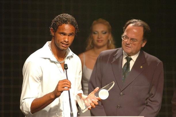 Bruno se destacou pelo Atltico, recebendo vrios prmios. A carreira do goleiro estava em ascenso. As grandes atuaes chamaram a ateno de um grupo de investidores. Bruno foi vendido aos empresrios e acabou repassado ao Corinthians