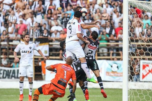 Atltico vence Democrata por 3 a 2, em Governador Valadares, e mantm liderana do Mineiro