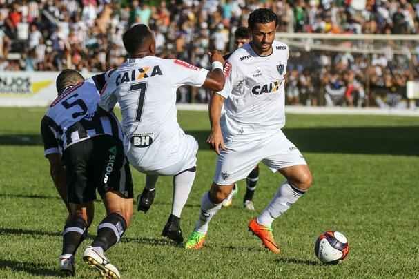 Atltico vence Democrata por 3 a 2, em Governador Valadares, e mantm liderana do Mineiro