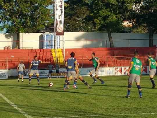 Imagens do treino do Cruzeiro no Estdio Nasri Mattar, em Tefilo Otoni (MG), antes de jogo com Amrica-TO