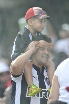 Confira as fotos do jogo entre Atltico x Villa Nova