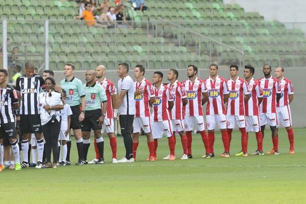 Confira as fotos do jogo entre Atltico x Villa Nova
