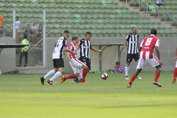 Confira as fotos do jogo entre Atltico x Villa Nova