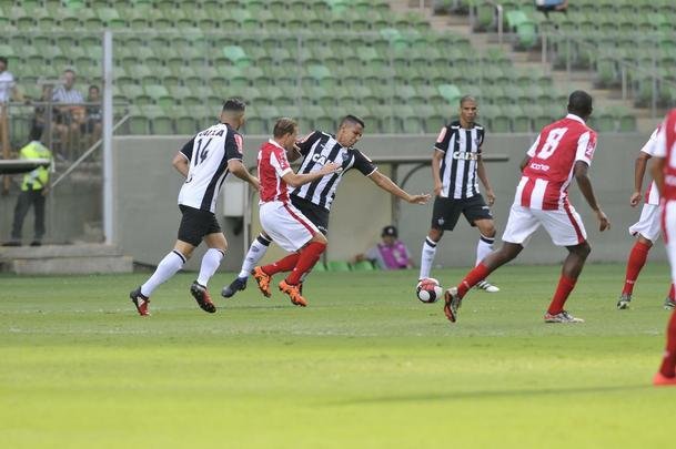 Confira as fotos do jogo entre Atltico x Villa Nova