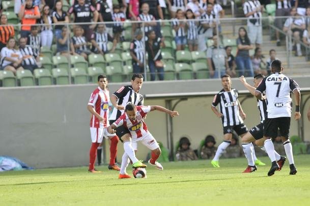 Confira as fotos do jogo entre Atltico x Villa Nova