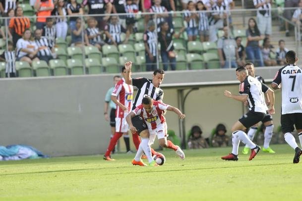 Confira as fotos do jogo entre Atltico x Villa Nova