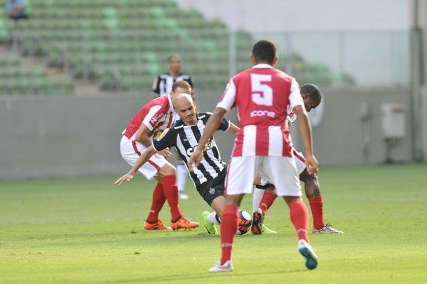 Confira as fotos do jogo entre Atltico x Villa Nova