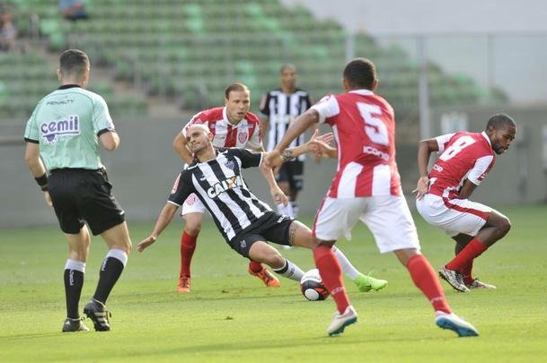 Confira as fotos do jogo entre Atltico x Villa Nova
