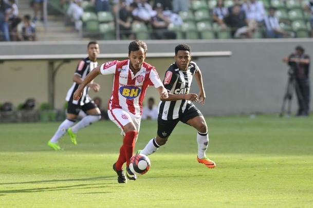 Confira as fotos do jogo entre Atltico x Villa Nova