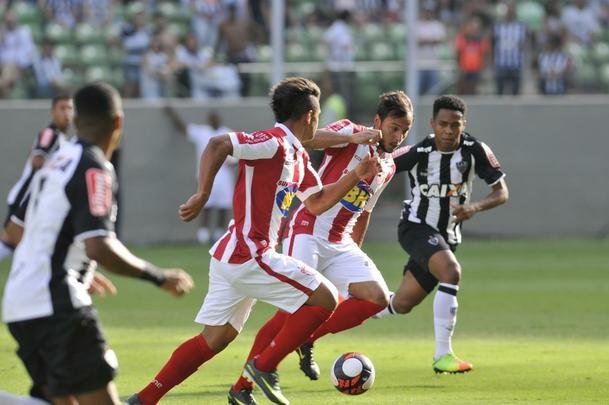 Confira as fotos do jogo entre Atltico x Villa Nova