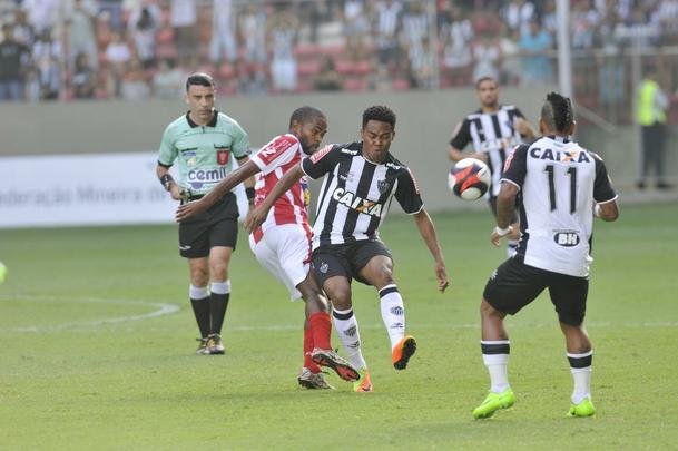 Confira as fotos do jogo entre Atltico x Villa Nova