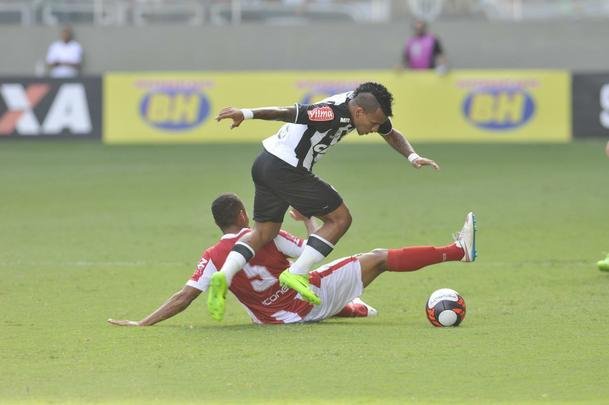 Confira as fotos do jogo entre Atltico x Villa Nova