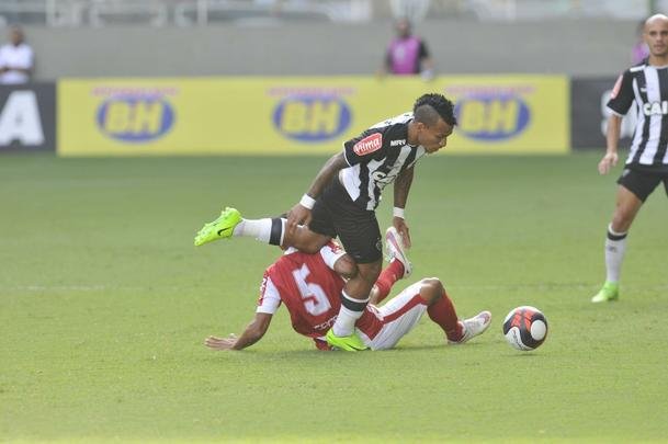 Confira as fotos do jogo entre Atltico x Villa Nova
