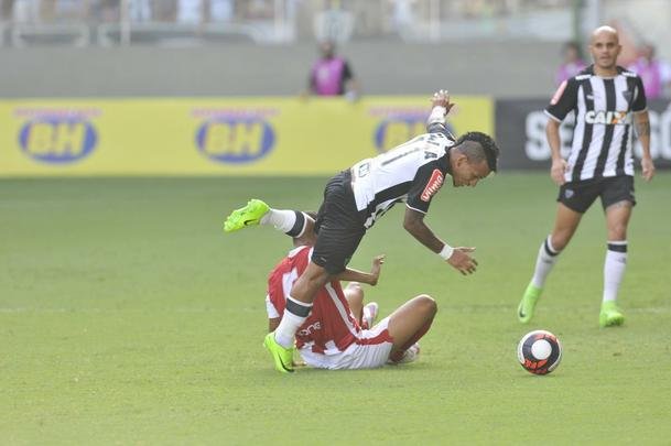 Confira as fotos do jogo entre Atltico x Villa Nova