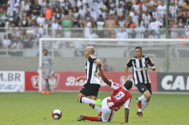 Confira as fotos do jogo entre Atltico x Villa Nova