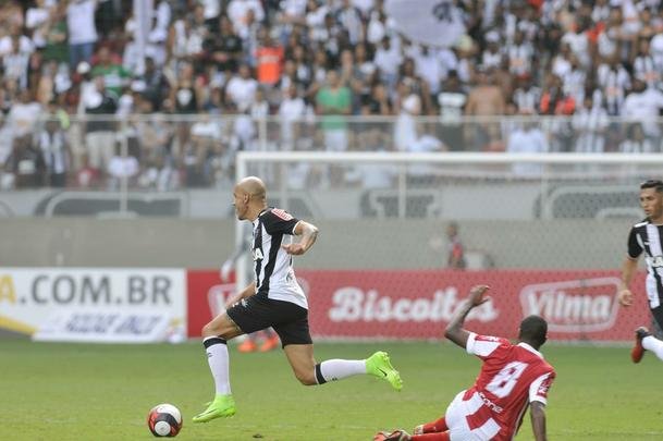 Confira as fotos do jogo entre Atltico x Villa Nova