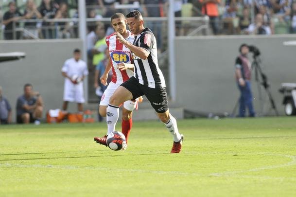 Confira as fotos do jogo entre Atltico x Villa Nova