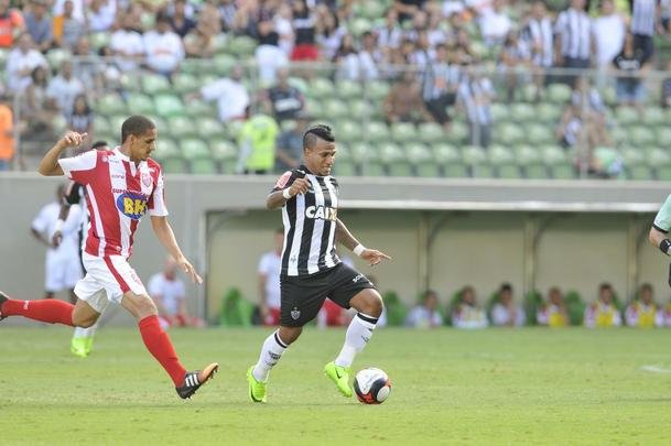 Confira as fotos do jogo entre Atltico x Villa Nova