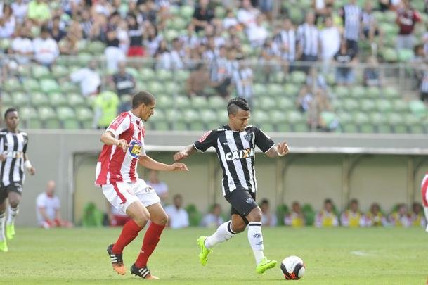 Confira as fotos do jogo entre Atltico x Villa Nova