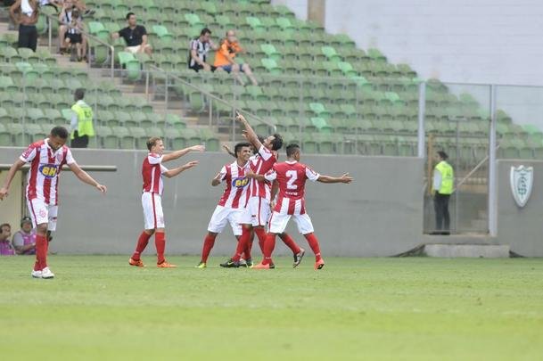 Confira as fotos do jogo entre Atltico x Villa Nova