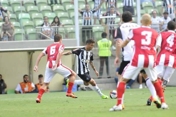 Confira as fotos do jogo entre Atltico x Villa Nova