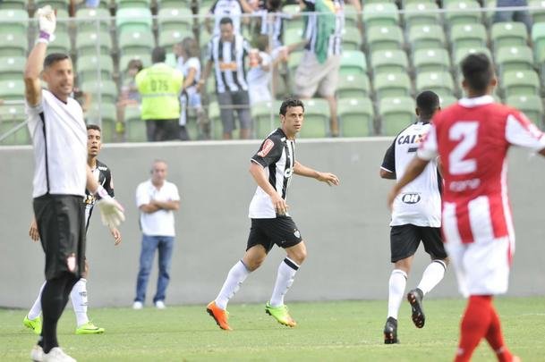 Confira as fotos do jogo entre Atltico x Villa Nova